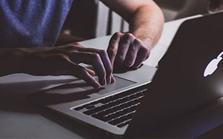 【速递】C罗被换下后没回替补席，是不是太巧了？细节比比分更刺眼